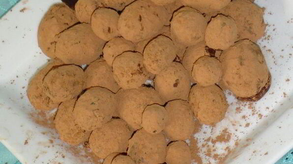 десерт из винограда и шоколада трюфельки