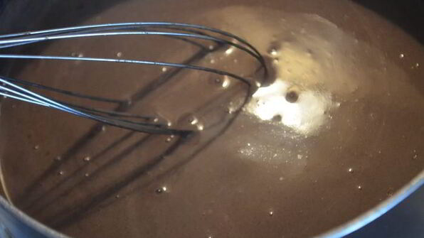 хлебный яблочный пудинг с белым шоколадом