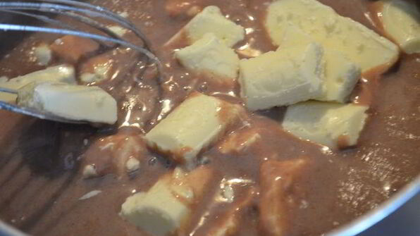 хлебный яблочный пудинг с белым шоколадом