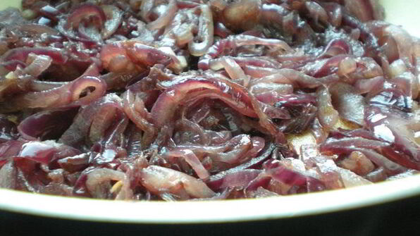 клафути с красным луком