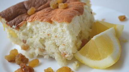 Классический английский рисовый пудинг с изюмом