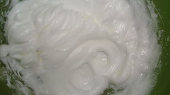 классический английский рисовый пудинг с изюмом