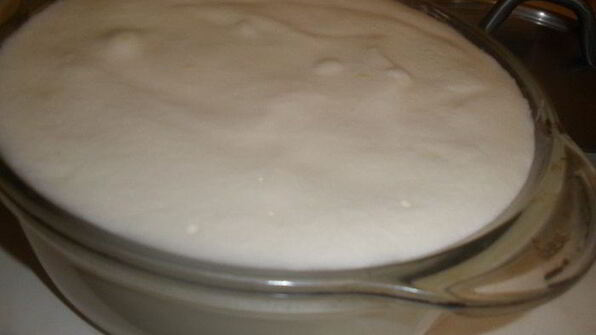 классический английский рисовый пудинг с изюмом