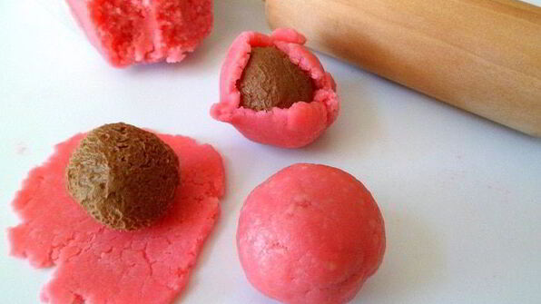 домашние конфеты из макадамии, нуги, марципана и шоколада