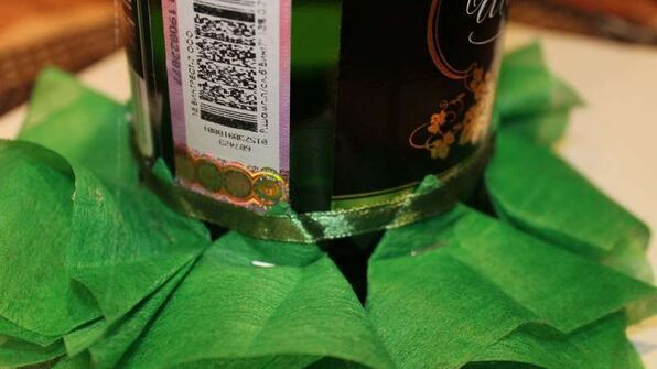 елка из шампанского и конфет