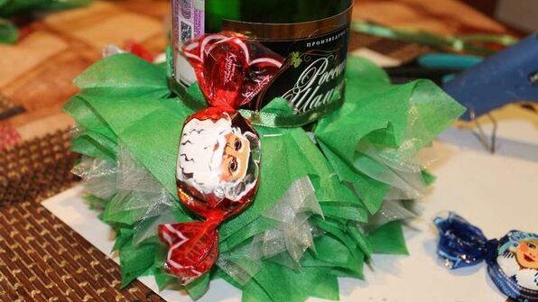 елка из шампанского и конфет