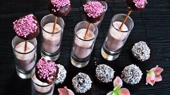 конфеты с шоколадом и ликером