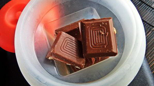 конфеты с шоколадом и ликером