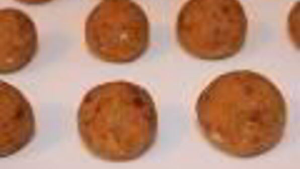 марципановые конфеты из нута, миндаля и фиников