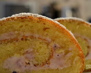 Бисквитный рулет со сметанным кремом