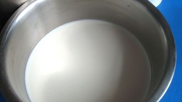 бриошь с кусочками шоколада и кремом патисьер