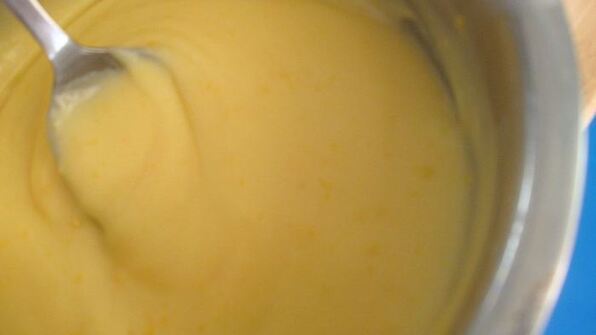 бриошь с кусочками шоколада и кремом патисьер