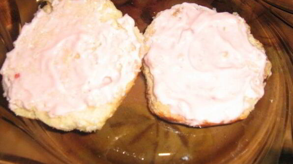 булочки с кремом в ромовой глазури