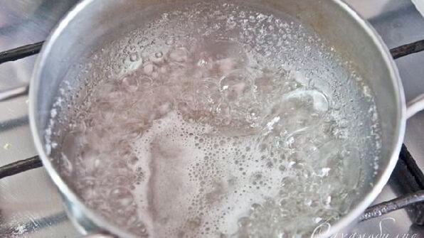 летний ананасовый десерт с кремом из йогурта и лимонным тимьяном