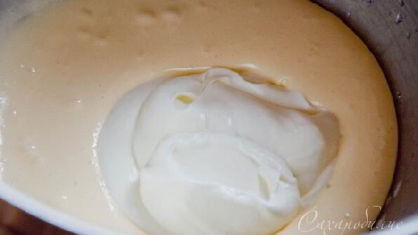 летний ананасовый десерт с кремом из йогурта и лимонным тимьяном