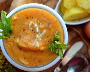 Луково-томатный крем с курицей