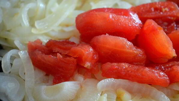 луково-томатный крем с курицей