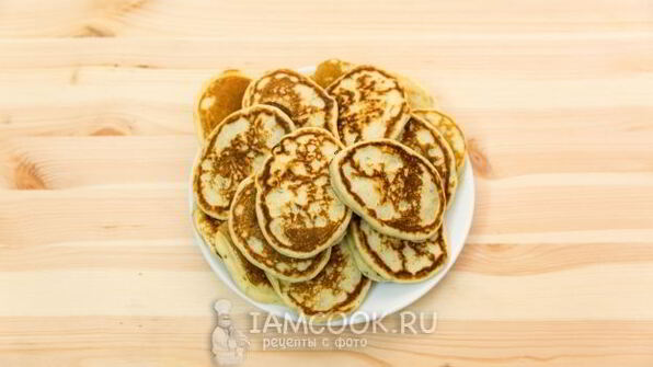 мини-блинчики с семгой и сметанным кремом