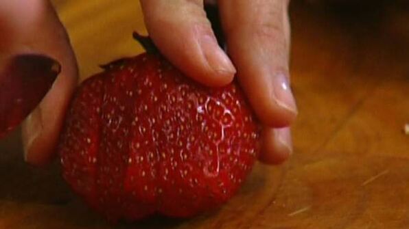 творожно-сливочный крем с малиной и голубикой