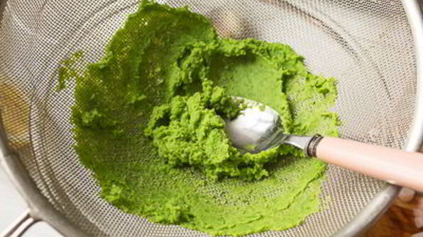 веррины с кремом из горошка и острыми креветками