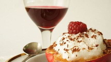 Яблоки под белковым кремом