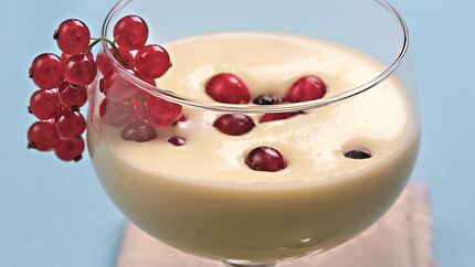 Ягоды с запеченным лавровым кремом