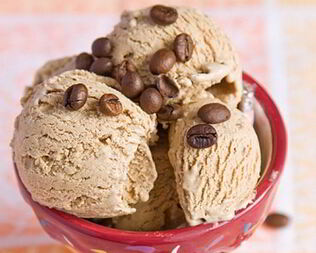 Бананово-творожное мороженое с финиками