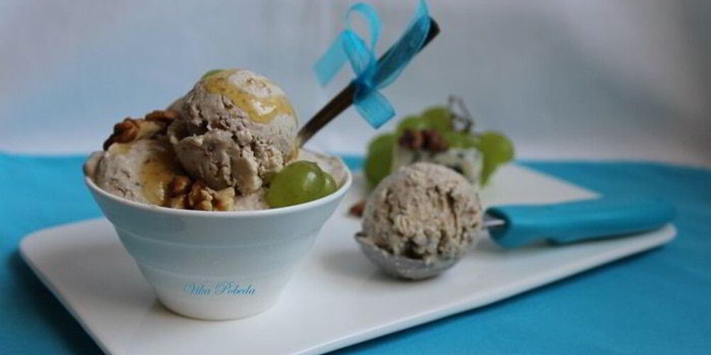 Рецепт грушевого мороженого с голубым сыром и грецкими орехами