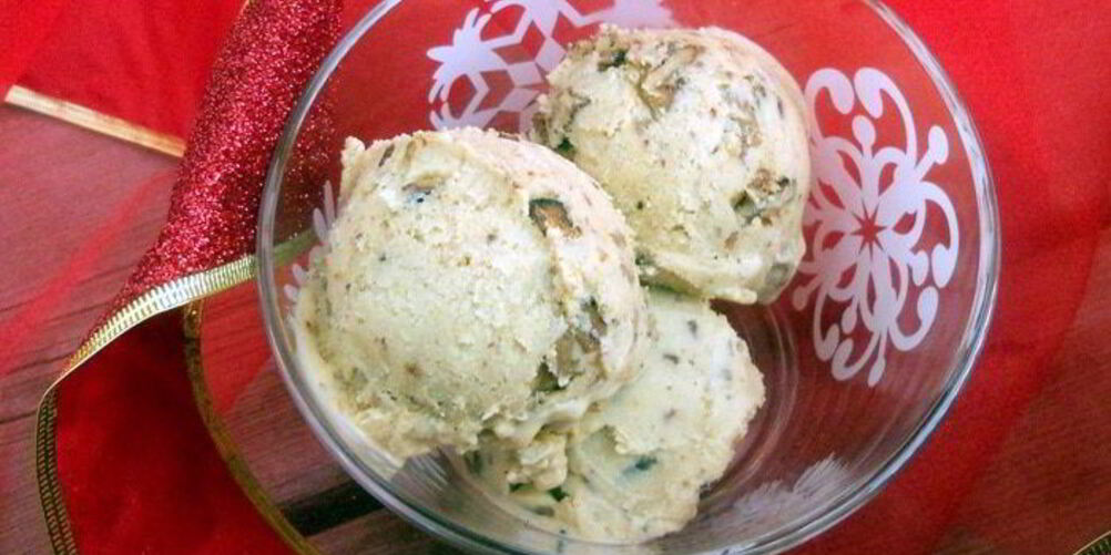 Рецепт имбирного мороженого с карамелизированным пеканом