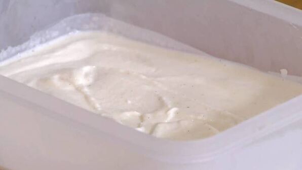 йогуртовое мороженое с запеченными абрикосами