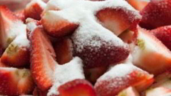 клубничное мороженое