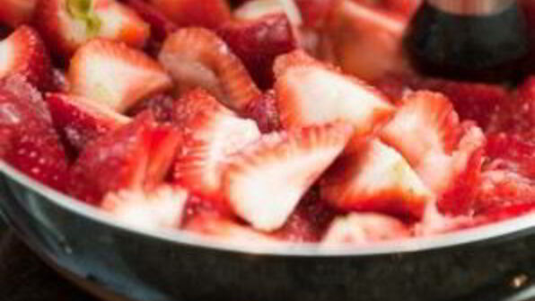 клубничное мороженое