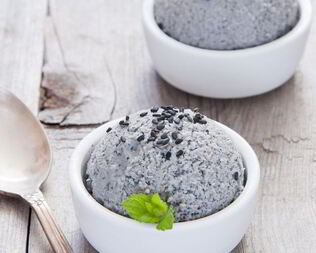 Мороженое из черного кунжута