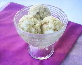 Мороженое на вьетнамском йогурте с грильяжем