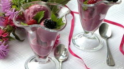 Мороженое с ягодами