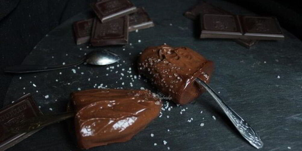 Рецепт шоколадного десерта-мороженого