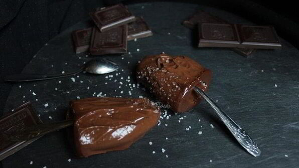 шоколадный десерт-мороженое