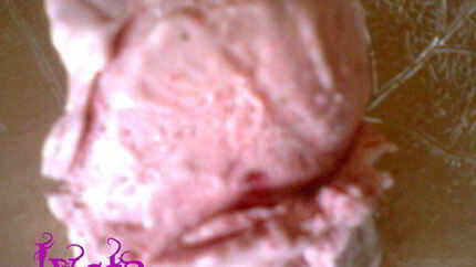 Сливочно-клубничное мороженое