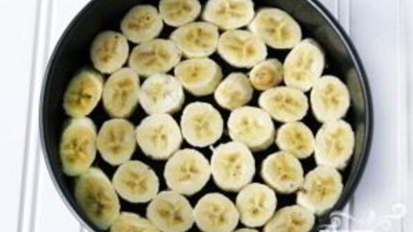 торт-мороженое с клубникой и бананами