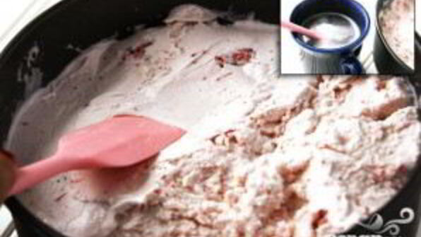 торт-мороженое с клубникой и бананами