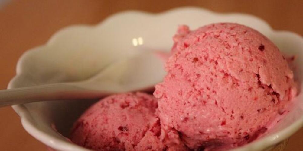 Рецепт творожного мороженого с клюквой