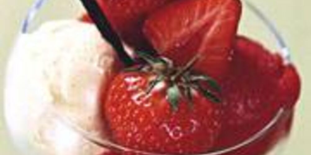 Рецепт ванильного мороженого с клубничным шербетом