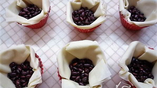 хрустящие чашечки с муссом из печени трески