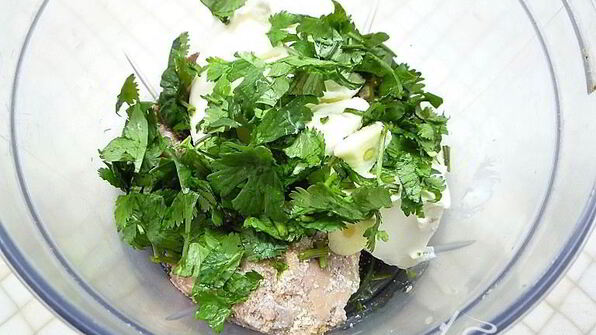 хрустящие чашечки с муссом из печени трески