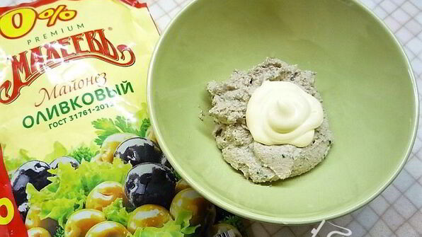 хрустящие чашечки с муссом из печени трески