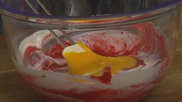 клубничный мусс с белым шоколадом