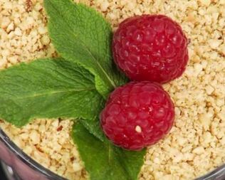 Мусс из белого шоколада с лесными орехами