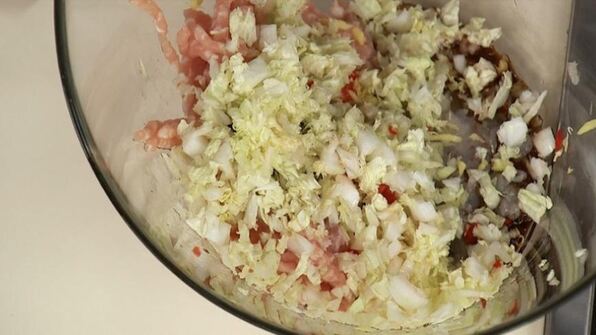 мусс из белого шоколада с лесными орехами