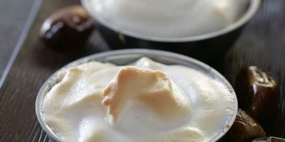 Рецепт мусса из фиников со взбитыми сливками