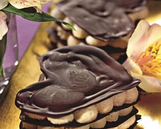 Шоколадные сердечки со сливочным муссом